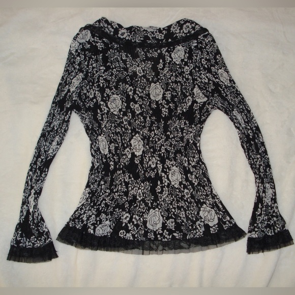 floral wrinkle/pleated fabric collared blouse - Picture 2 of 4